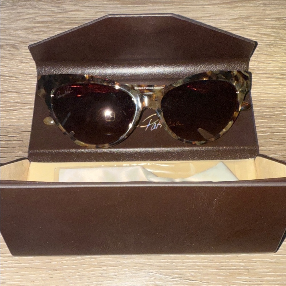 NWT Patricia Nash Cateye Sunglasses